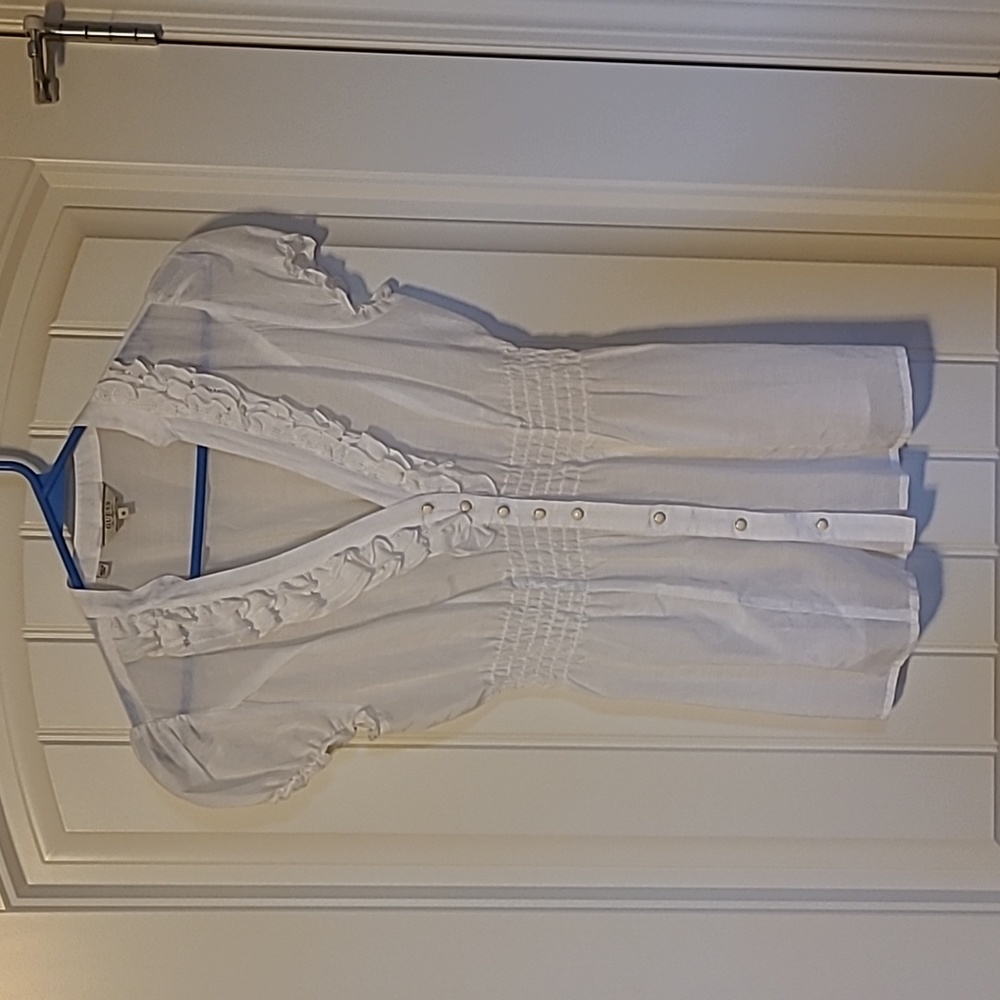 Guess ruffled blouse